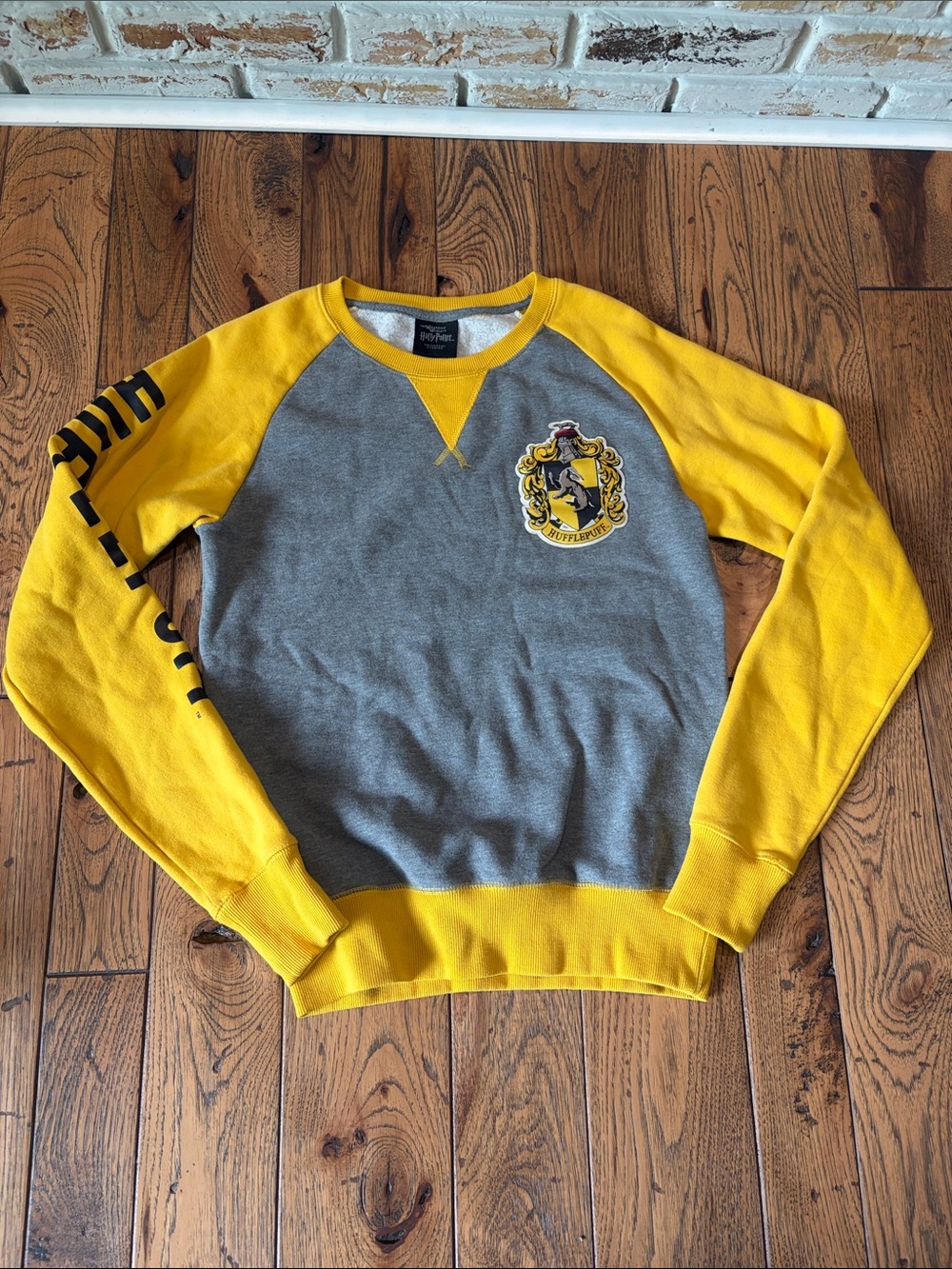 Harry Potter Hufflepuff Crewneck Sweater - Gray & Yellow Universal Orlando